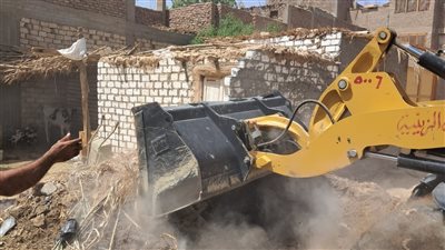 بالصور.. حملة موسعة لازالة واسترداد أراضي أملاك الدولة شمال الأقصر