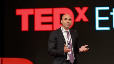 محمد الخولي يشارك في فعالية TEDx بالجامعة الأمريكية لعرض مسيرته الملهمة فى مجال التسويق