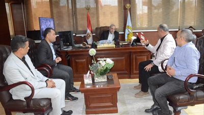 تعددت شكاوي الأهالي..محافظ الغربية يجتمع بقيادات شركة المياه لمتابعة مشروع شارع الجلاء بالمحلة