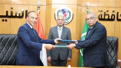 محافظ المنيا يوقع اتفاقا لإنشاء محطة ومآخذ على النيل بالمنطقة الصناعية