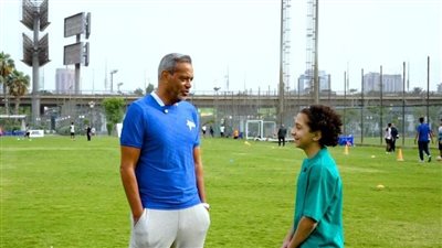 هاني رمزي يستقبل لاعب المشروع القومي المحترف بالدوري الإسباني تحت ١٥ عام