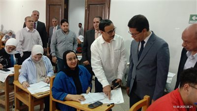 بالتفاصيل.. رئيس جامعة بنها يتفقد سير الامتحانات بكليتي الآداب والتجارة