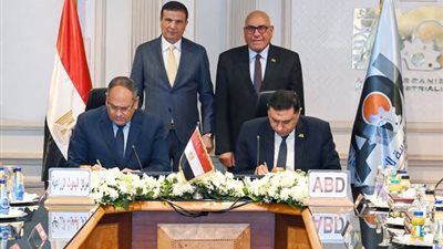 وزير الزراعة يشهد توقيع عقد اتفاق في مجال مشروعات التصنيع الزراعي 