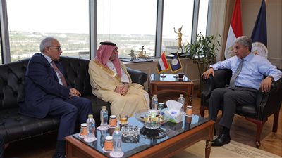 وزير السياحة والآثار يبحث مع رئيس المنظمة العربية للسياحة ترتيبات مؤتمر 