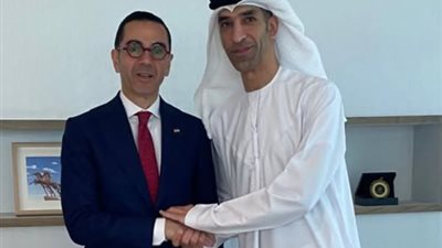 وزير الاستثمار يلتقي وزير الدولة الإماراتي للتجارة الخارجية لتعزيز التعاون