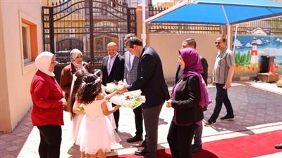 محافظ دمياط يرأس اجتماعًا مع رؤساء لجان الشهادة الإعدادية ولجنة النظام والمراقبة 