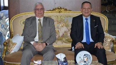 رئيس جامعة دمياط يستقبل وزير التعليم العالي الأسبق