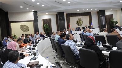 محافظ أسوان: لا تخاذل فى التعامل مع مخالفات المبانى