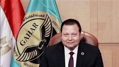 رئيس الرقابة الصحية يفوز بجائزة الطبيب العربي 2025.. ورئيس جامعة القاهرة يهنئه