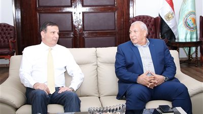 وزير الزراعة يبحث مع محافظ الوادي الجديد ملفات التعاون المشترك