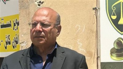 بالصور.. مشهد حزين للناقد الرياضي عصام سالم في محاكمة المتهمين بانفجار الواحات