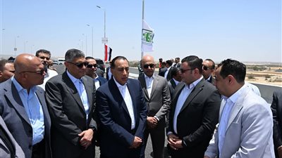 رئيس الوزراء يتابع موقف المشروعات الجارية بمنطقة 