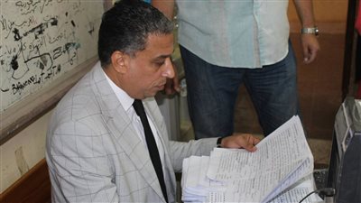 مدير تعليم الجيزة يحيل أحد العاملين للشؤون القانونية لإنهاء خدمته لهذا السبب