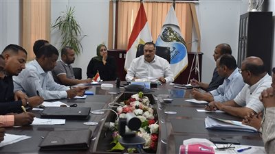 رئيس «مياه الأقصر» يعقد اجتماعًا موسعًا لبحث خطط سير العمل