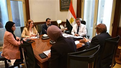 وزير الصحة يبحث مسارات التعليم التخصصي والدراسات العليا للأطباء
