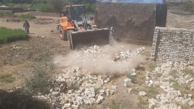 بالصور.. حملة موسعة لإزالة واسترداد أراضي أملاك الدولة جنوب الأقصر