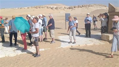 وفد سياحى ألماني يزور منطقتى بني حسن وتونا الجبل بالمنيا