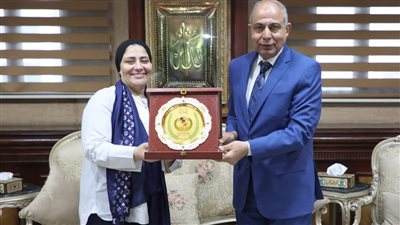 محافظ المنيا يبحث مع مؤسسة 