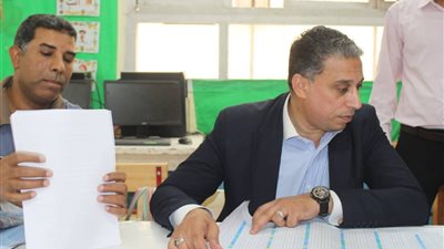 مدير تعليم الجيزة يتفقد سير امتحانات نهاية العام بالحوامدية وأبو النمرس