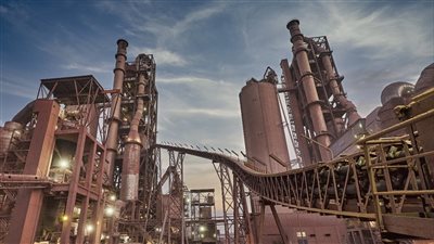 «لافارچ مصر» تكشف عن فعاليتين للاستدامة وصناعة الأسمنت 