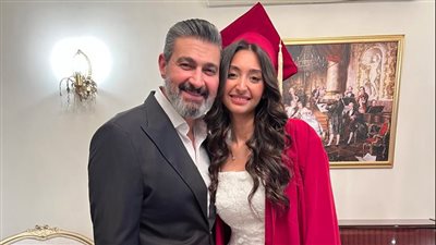 ياسر جلال يحتفل بتخرج ابنته 