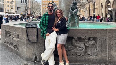 لا شيء يفسر الحب.. عمرو سعد ينشر صورة رومانسية مع زوجته