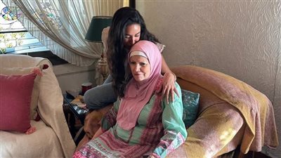 بمبادرة من أشرف زكي وحضور كريم فهمي.. تصالح آية سماحة ومشيرة إسماعيل بعد الأزمة الأخيرة