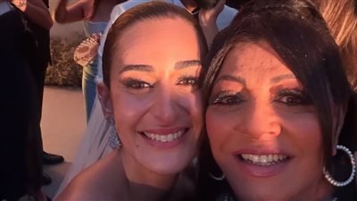 بصورة من حفل الزفاف.. هالة صدقي تهنئ أمينة خليل