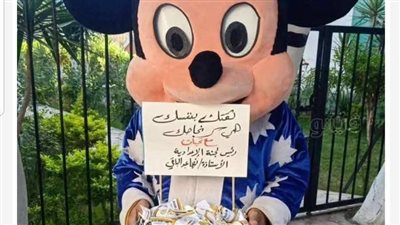 مدرسة بالمنوفية تستقبل الطلاب أول يوم امتحانات الإعدادية بشخصيات كرتونية وقطع شيكولاتة 