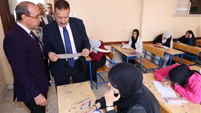 محافظ ومدير 