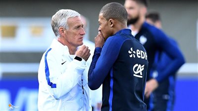 ديشامب باستياء: ريال مدريد يلتزم بالقواعد بخصوص استدعاء مبابي وتشواميني