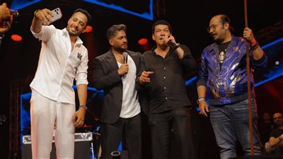 بحضور نجوم فيلم ريستارت.. تامر حسني يشعل حفله في دبي (صور)