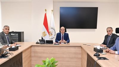 سويلم يستعرض مقترح إعادة تأهيل نظام الري في وادي النقرة 