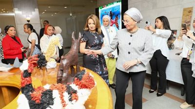 وزيرة البيئة تفتتح معرض إعادة التدوير لمؤسسة لمسات للفن التشكيلي