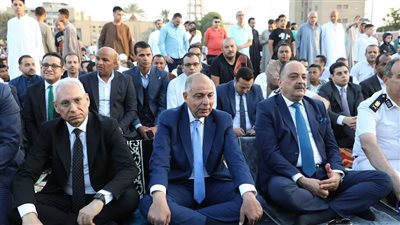 محافظ المنيا يؤدي صلاة عيد الأضحى بكورنيش النيل