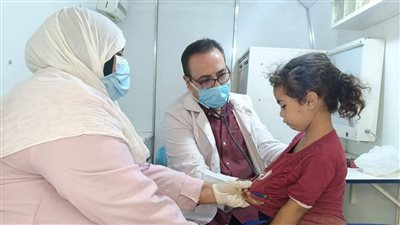 الكشف الطبي على 2096 مواطنًا ضمن قوافل حياة كريمة بالمنيا 