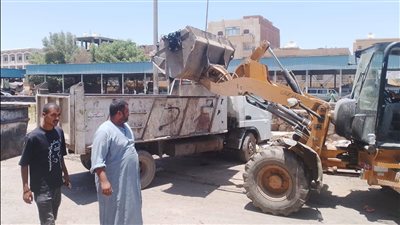 معاون محافظ أسوان: رفع 300 طن لمخلفات القمامة بحى الصداقة الجديدة 