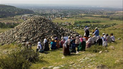 للعلاج والشفاء من الإدمان.. أبرز المعلومات عن الحج إلى جبال تيان شان