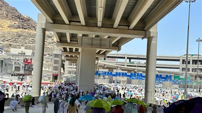 تفويج الحجاج المتعجلين من مشعر منى.. ووزارة السياحة تتابع ميدانيًا