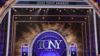 القائمة الكاملة للفائزين بجوائز توني لعام ٢٠٢٥