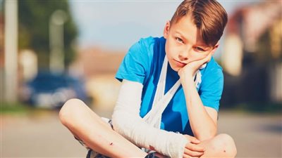 كيف تحمي طفلك من الإصابات الرياضية ؟ 