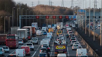 كيف يمكن استخدام قشور الفاكهة لتشغيل السيارات الكهربائية؟