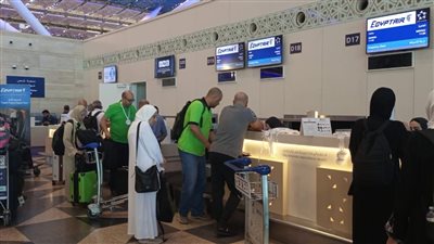  استمرار انطلاق رحلات عودة حجاج السياحة المصريين لعام 1446هـ إلى مصر من مطار جدة