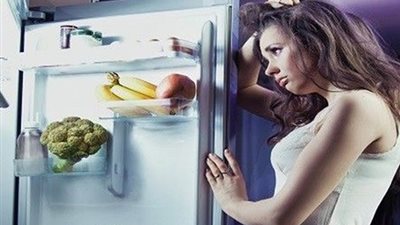 تناول الطعام ليلا يسبب الغباء وزيادة الوزن