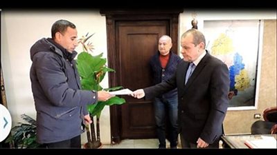 بالصور.. مدير أمن القليوبية يُكرم «رقيب شرطة» لتفانيه في العمل