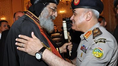 وزير الدفاع يهنئ البابا توضروس بعيد الميلاد المجيد