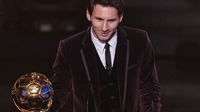 بالصور .. ميسى يتخلى عن بدلته المثيرة للجدل بأخرى جديدة