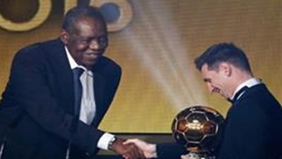 ميسي: التتويج بالكرة الذهبية بعد رونالدو أمرا رائع