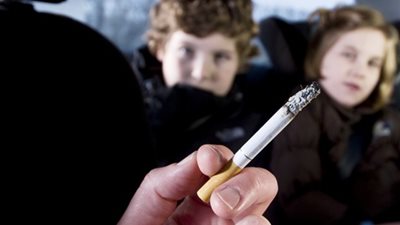 التدخين السلبي يصيب الأطفال بنقص الإنتباه وفرط الحركة