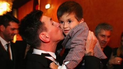 بالفيديو .. رد فعل ابن ميسى بعد حصوله على الكرة الذهبية للمرة الخامسة